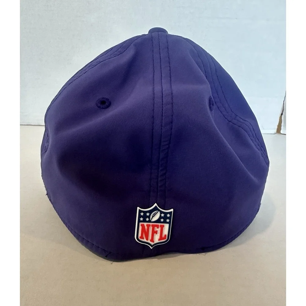 Minnesota Vikings 39Thirty Baseball Hat Fitted Purple Silver Logo Size L/XL
